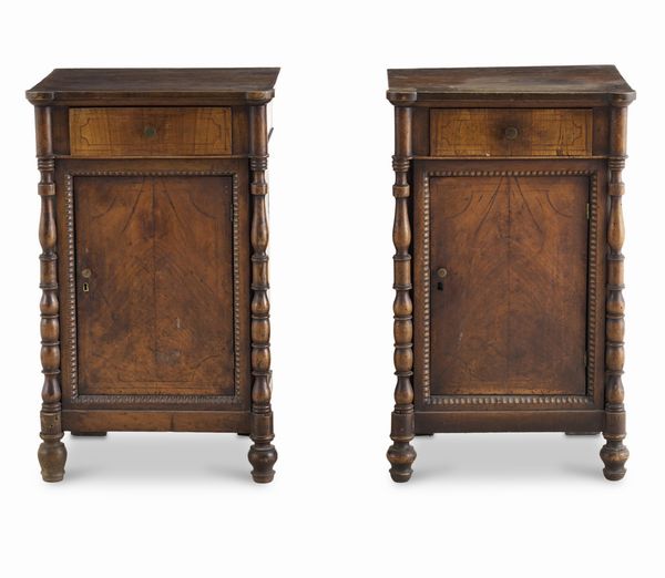Coppia di comodini ad un'anta. XIX-XX secolo  - Asta Antiquariato - Associazione Nazionale - Case d'Asta italiane