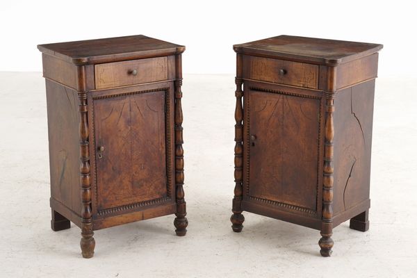 Coppia di comodini ad un'anta. XIX-XX secolo  - Asta Antiquariato - Associazione Nazionale - Case d'Asta italiane