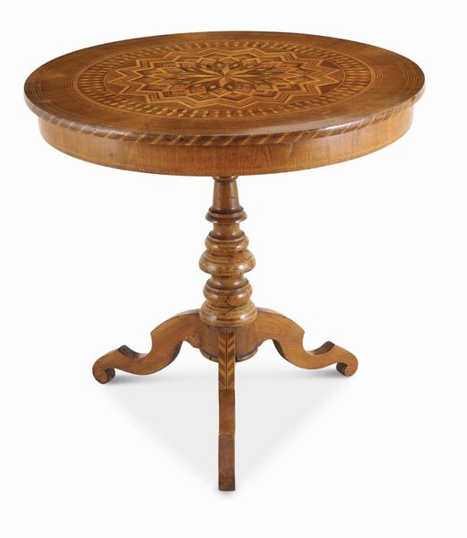 Tavolino tondo lastronato ed intarsiato in varie essenze, XIX secolo  - Asta Antiquariato - Associazione Nazionale - Case d'Asta italiane