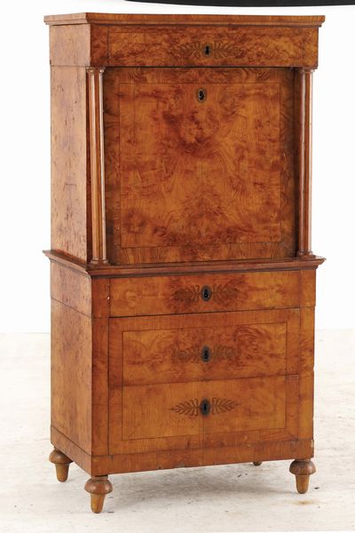 Secretaire lastronato in radica e filettato. XIX secolo  - Asta Antiquariato - Associazione Nazionale - Case d'Asta italiane