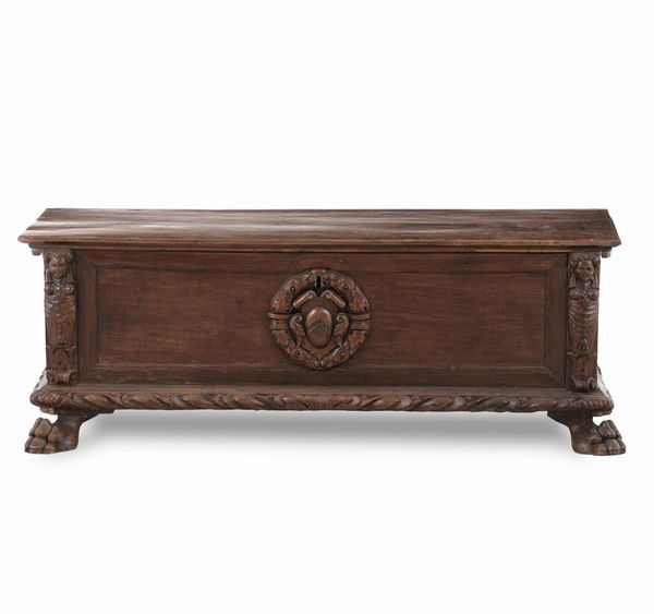 Cassapanca in legno intagliato. elementi antichi  - Asta Antiquariato - Associazione Nazionale - Case d'Asta italiane