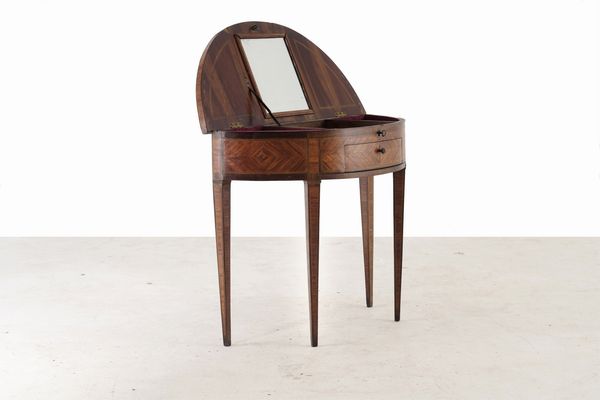 Toelette demi-lune lastronato. Fine del XVIII secolo  - Asta Antiquariato - Associazione Nazionale - Case d'Asta italiane