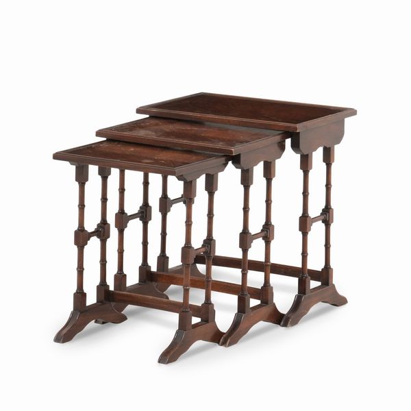 Tavolino a nido  - Asta Antiquariato - Associazione Nazionale - Case d'Asta italiane