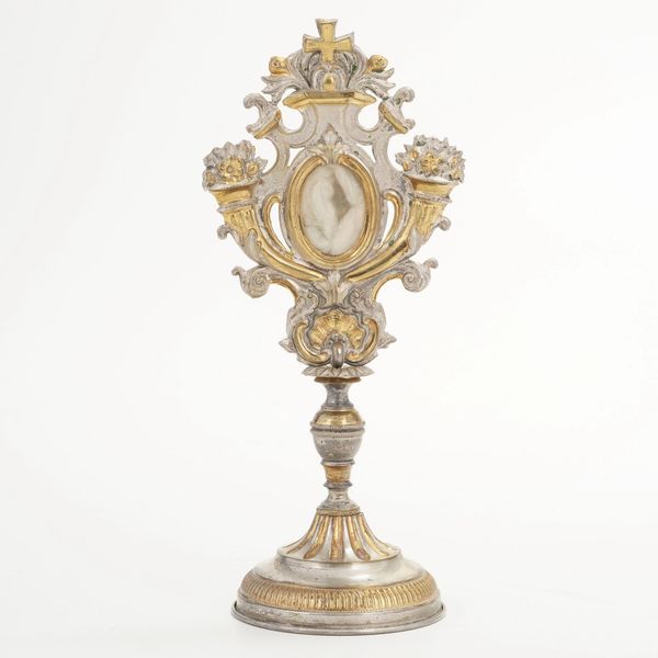 Reliquiario in metallo argentato e dorato. XIX-XX secolo  - Asta Antiquariato - Associazione Nazionale - Case d'Asta italiane