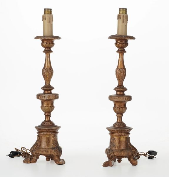 Coppia di torciere in legno intagliato e dorato  - Asta Antiquariato - Associazione Nazionale - Case d'Asta italiane