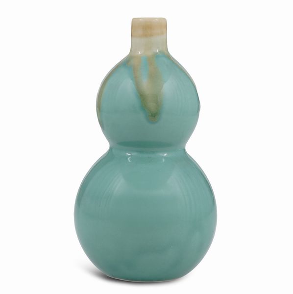 Vasetto in vetro azzurro, Cina XX secolo  - Asta Antiquariato - Associazione Nazionale - Case d'Asta italiane