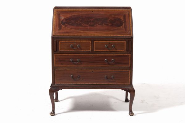 Piccola ribalta lastronata e filettata. Inghilterra, XX secolo  - Asta Antiquariato - Associazione Nazionale - Case d'Asta italiane