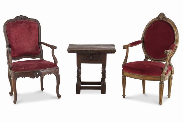 Lotto composto da due poltrone diverse e un tavolino. XVIII-XIX secolo  - Asta Antiquariato - Associazione Nazionale - Case d'Asta italiane