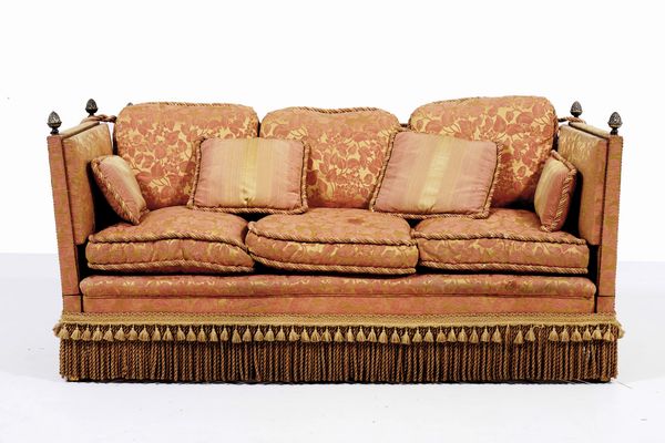 Divano caccia a tre posti  - Asta Antiquariato - Associazione Nazionale - Case d'Asta italiane