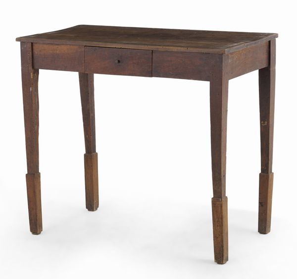 Piccolo scrittoio ad un cassetto. XVIII secolo  - Asta Antiquariato - Associazione Nazionale - Case d'Asta italiane