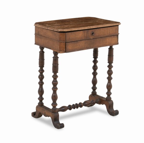 Tavolino da lavoro. XIX secolo  - Asta Antiquariato - Associazione Nazionale - Case d'Asta italiane