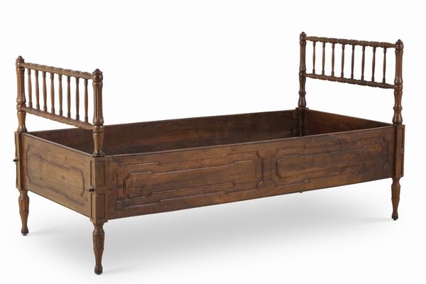 Letto in legno a una piazza  - Asta Antiquariato - Associazione Nazionale - Case d'Asta italiane