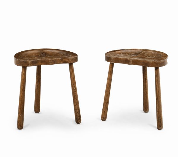 Coppia di sgabelli tripodi  - Asta Antiquariato - Associazione Nazionale - Case d'Asta italiane