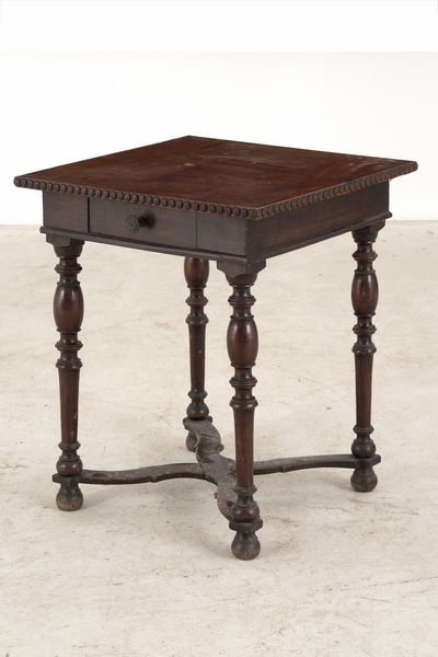 Tavolino ad un cassetto. XVII-XVIII secolo  - Asta Antiquariato - Associazione Nazionale - Case d'Asta italiane