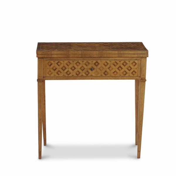 Tavolino da gioco lastronato e intarsiato. Piemonte XVIII-XIX secolo  - Asta Antiquariato - Associazione Nazionale - Case d'Asta italiane