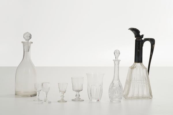 Lotto di bicchieri e bottiglie in vetro  - Asta Antiquariato - Associazione Nazionale - Case d'Asta italiane