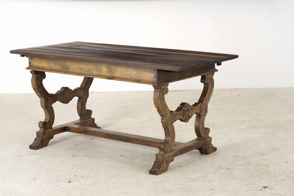 Tavolo e sei sedie in legno intagliato. XIX-XX secolo  - Asta Antiquariato - Associazione Nazionale - Case d'Asta italiane