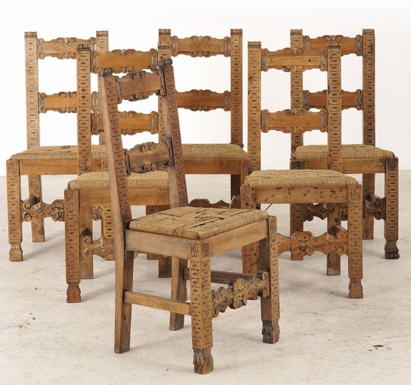Tavolo e sei sedie in legno intagliato. XIX-XX secolo  - Asta Antiquariato - Associazione Nazionale - Case d'Asta italiane