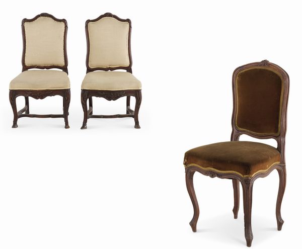 Coppia di poltrone in legno intagliato e una diversa  - Asta Antiquariato - Associazione Nazionale - Case d'Asta italiane