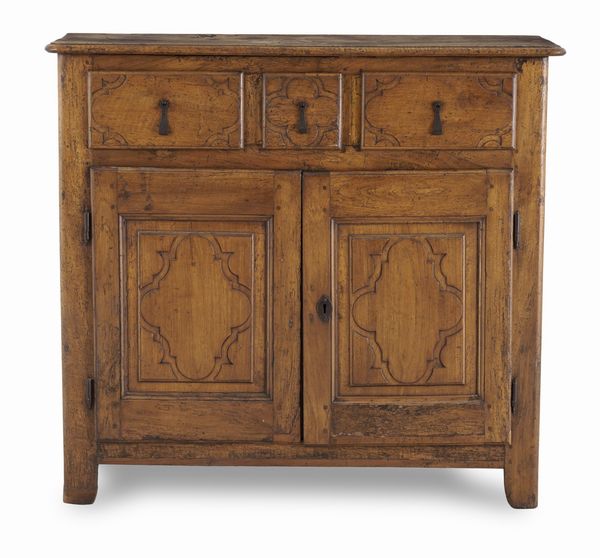 Credenza in noce a due ante e due cassetti. XIX secolo  - Asta Antiquariato - Associazione Nazionale - Case d'Asta italiane