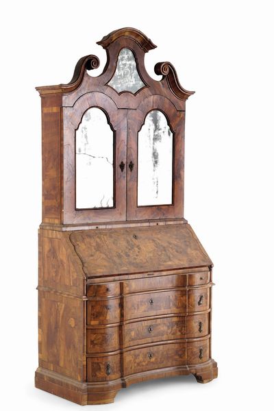 Trumeau lastronato ed intarsiato in noce, radica di noce e altre essenze. Veneto, XVIII secolo  - Asta Antiquariato - Associazione Nazionale - Case d'Asta italiane