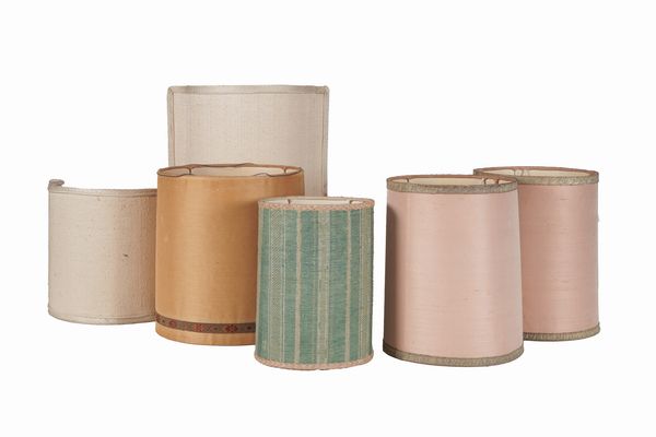 Tre coppie di candelieri in legno intagliato e dipinto  - Asta Antiquariato - Associazione Nazionale - Case d'Asta italiane