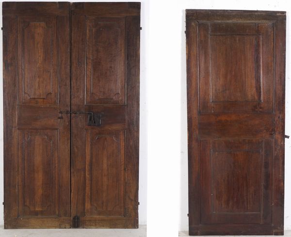 Coppia di anctiche ante in legno e una diversa  - Asta Antiquariato - Associazione Nazionale - Case d'Asta italiane