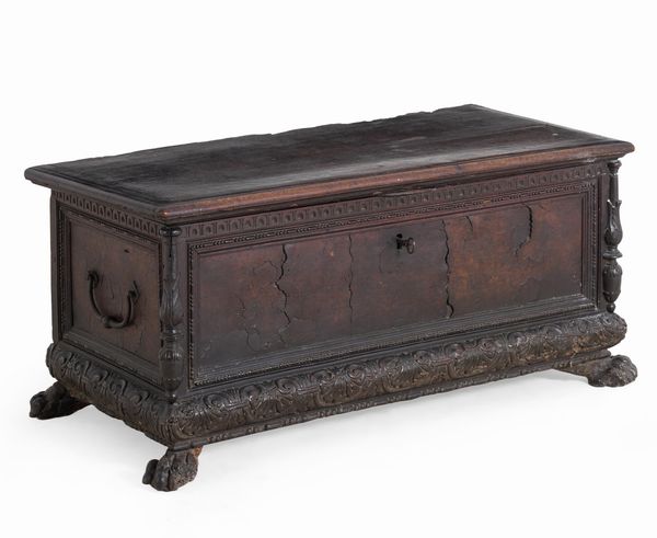 Cassapanca in legno intagliato, XVII secolo  - Asta Antiquariato - Associazione Nazionale - Case d'Asta italiane