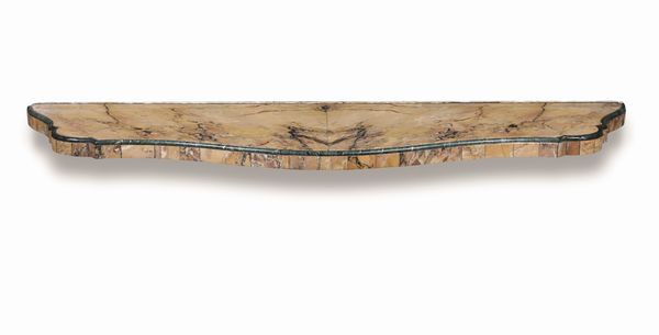 Due piani da muro in giallo di Siena. Stile XVIII secolo, XX secolo  - Asta Antiquariato - Associazione Nazionale - Case d'Asta italiane