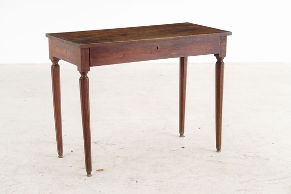 Piccolo scrittoio in legno da parete  - Asta Antiquariato - Associazione Nazionale - Case d'Asta italiane