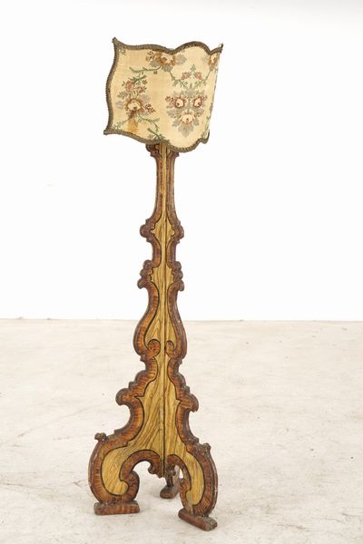 Grande torcera in legno dipinto. XVIII secolo  - Asta Antiquariato - Associazione Nazionale - Case d'Asta italiane