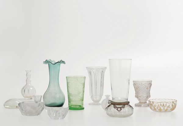 Lotto composto da grande quantit� di vetri di diversa foggia e decoro  - Asta Antiquariato - Associazione Nazionale - Case d'Asta italiane