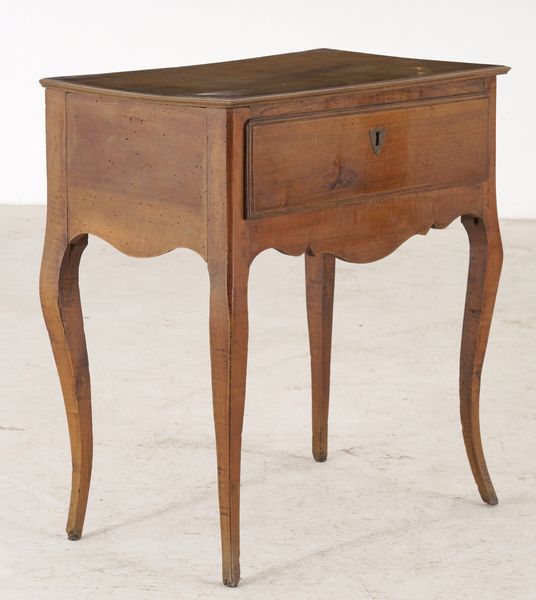 Tavolino in legno ad un cassetto. XVIII-XIX secolo  - Asta Antiquariato - Associazione Nazionale - Case d'Asta italiane
