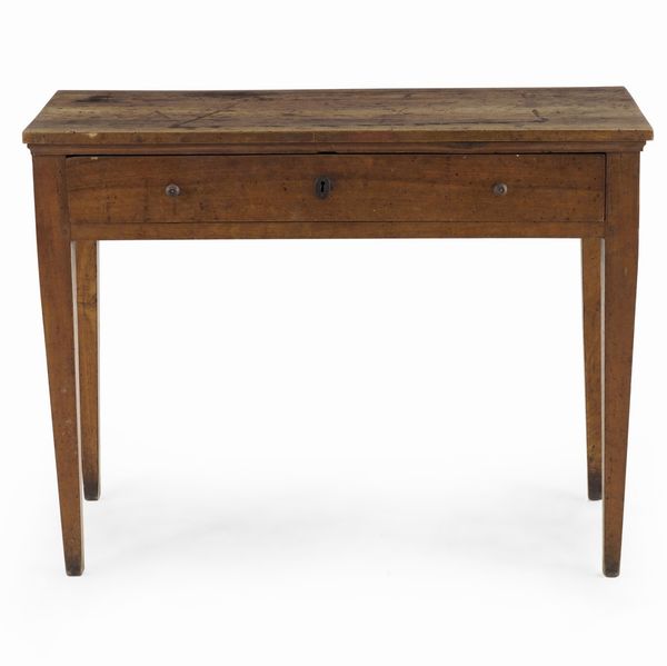 Piccola scrivania ad un cassetto. XVIII-XIX secolo  - Asta Antiquariato - Associazione Nazionale - Case d'Asta italiane