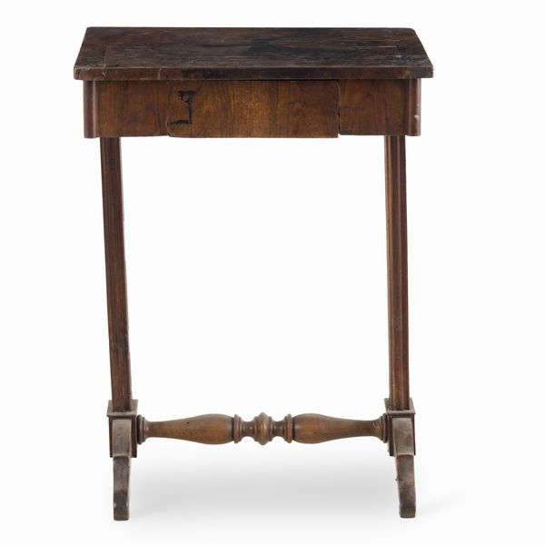 Tavolino da lavoro in legno  - Asta Antiquariato - Associazione Nazionale - Case d'Asta italiane