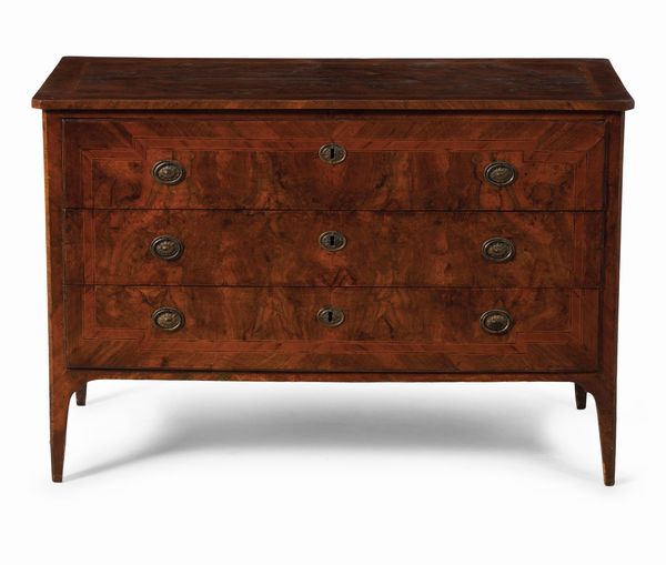 Cassettone lastronato in radica e filettato. XVIII secolo  - Asta Antiquariato - Associazione Nazionale - Case d'Asta italiane