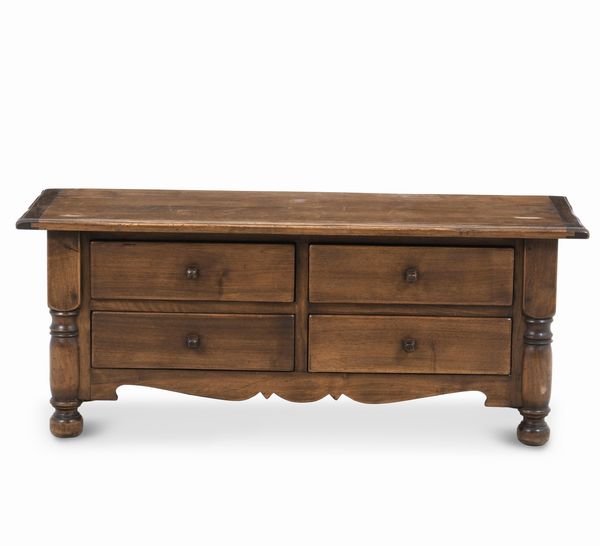 Cassapanca a quattro cassetti. XX secolo  - Asta Antiquariato - Associazione Nazionale - Case d'Asta italiane