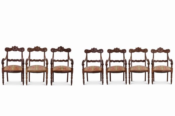 Sette poltrone Carlo X in noce intagliato. Inghilterra XIX secolo  - Asta Antiquariato - Associazione Nazionale - Case d'Asta italiane