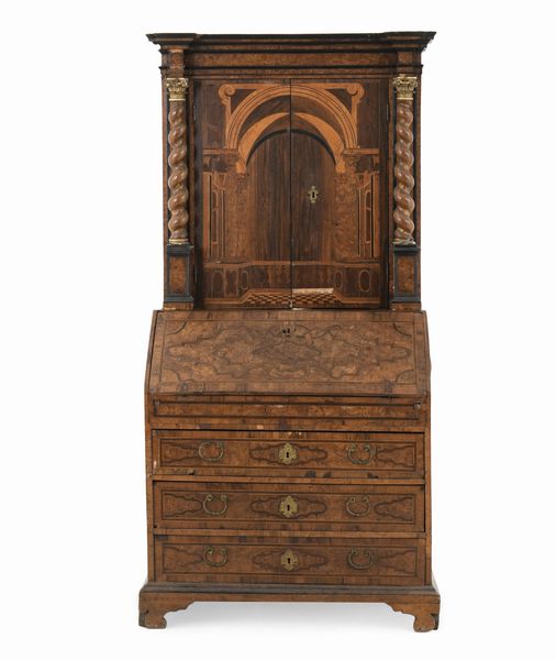 Trumeau lastronato in noce e radica, filettato e riccamente intarsiato. XIX secolo  - Asta Antiquariato - Associazione Nazionale - Case d'Asta italiane