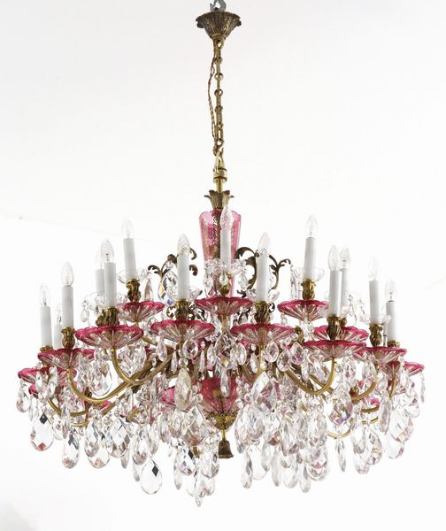 Lampadario in bronzo dorato e cristalli a 24 luci  - Asta Antiquariato - Associazione Nazionale - Case d'Asta italiane