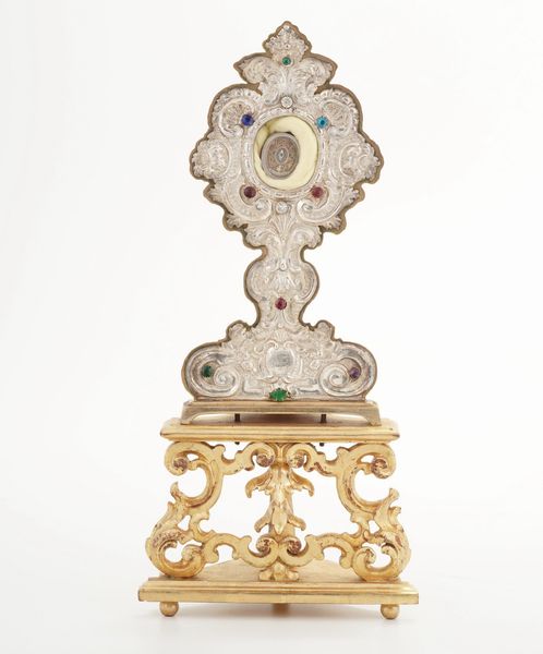 Reliquiario in metallo argentato. XIX-XX secolo  - Asta Antiquariato - Associazione Nazionale - Case d'Asta italiane