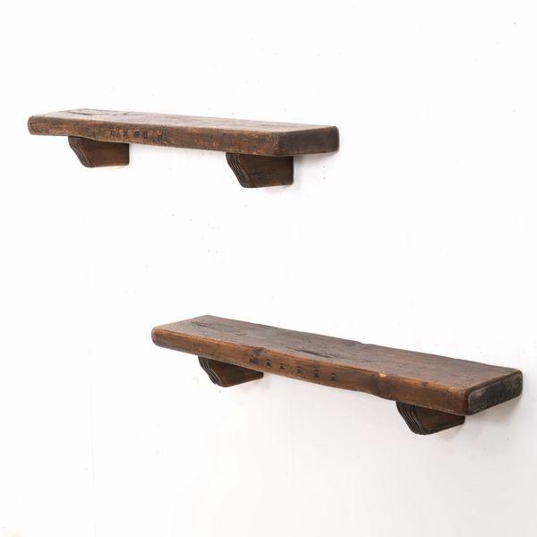 Coppia di mensole in legno  - Asta Antiquariato - Associazione Nazionale - Case d'Asta italiane