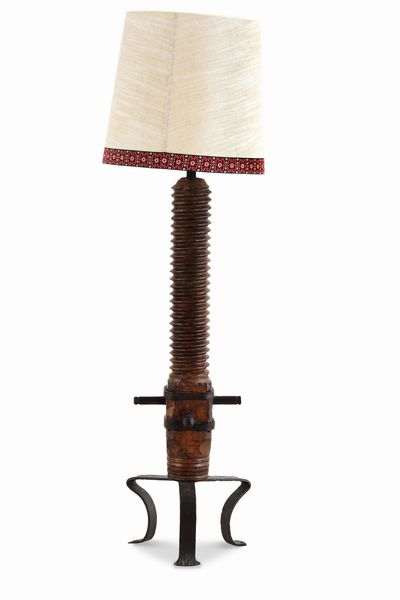 Torciera in legno con gambe in metallo  - Asta Antiquariato - Associazione Nazionale - Case d'Asta italiane