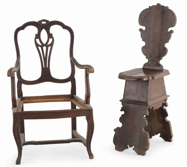 Lotto di una poltrona e un sgabello in legno  - Asta Antiquariato - Associazione Nazionale - Case d'Asta italiane