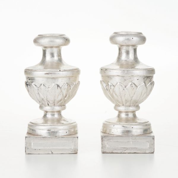 Due portapalme in legno intagliato e argentato  - Asta Antiquariato - Associazione Nazionale - Case d'Asta italiane