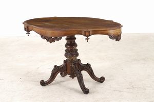 Tavolo Luigi Filippo in legno intagliato. XIX secolo  - Asta Antiquariato - Associazione Nazionale - Case d'Asta italiane