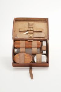 Seta da viaggio in legno e metallo  - Asta Antiquariato - Associazione Nazionale - Case d'Asta italiane