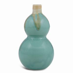 Vasetto in vetro azzurro, Cina XX secolo  - Asta Antiquariato - Associazione Nazionale - Case d'Asta italiane