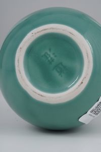 Vasetto in vetro azzurro, Cina XX secolo  - Asta Antiquariato - Associazione Nazionale - Case d'Asta italiane