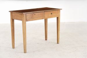 Tavolo in legno a due cassetti. XIX-XX secolo  - Asta Antiquariato - Associazione Nazionale - Case d'Asta italiane